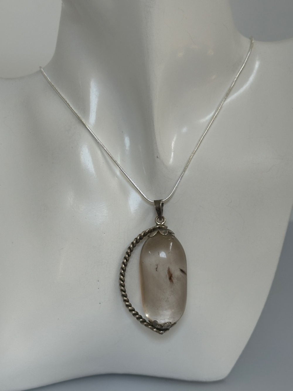 Elegant 925 Sterling Silver Clear Agate Pendant Necklace - Elegant Neutral Tone